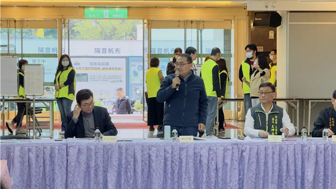 新北市長侯友宜今到三重參加行動治理座談會，副市長劉和然也一同出席。（呂健豪攝）