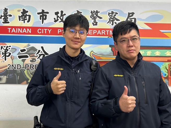 海安派出所警员王威云（右）、警员宋冠勋（左）。（民眾提供／宝智华台南传真）