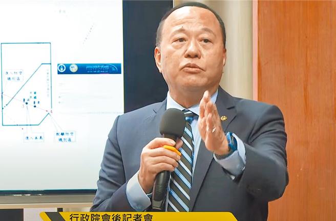 国防部副部长柏鸿辉。本报资料室