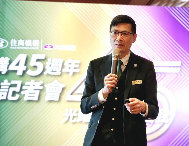 住商机构董事长陈锡琮指出，两岸住商机构分店数超过3536家。（王莫昀摄）