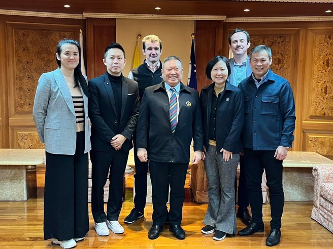 FIBA 3X3亚洲经理Vivian（左起）、旺宝整合行销董事长吴同乔、FIBA 3X3董事总经理Alex Sanchez、中华奥会主席林鸿道、中华奥会秘书长徐孝慈、郑志龙与中华奥会委员周俊三。(旺宝整合行销提供)