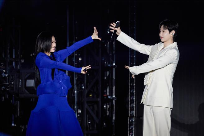 徐佳瑩邀請汪蘇瀧擔任演唱會嘉賓。（亞神音樂提供）