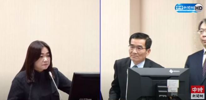 左為立委馬文君、右為海巡署副署長張忠龍。（取自直播影片）