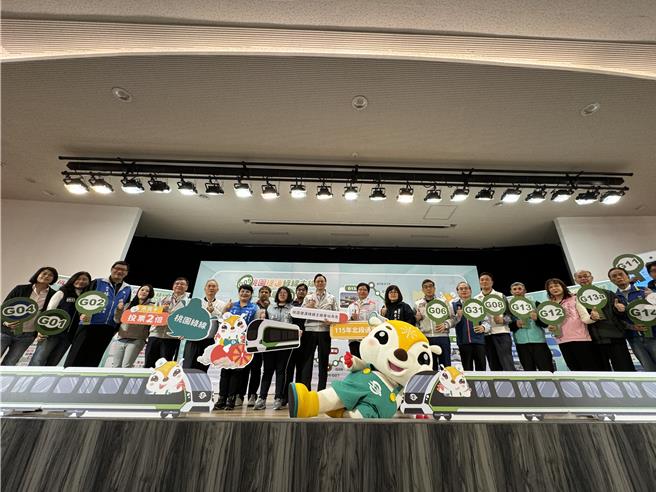 桃園市捷運工程局舉辦捷運綠線車站命名活動，市長張善政邀請民眾為沿線15個車站命名拿好禮。(蔡依珍攝)