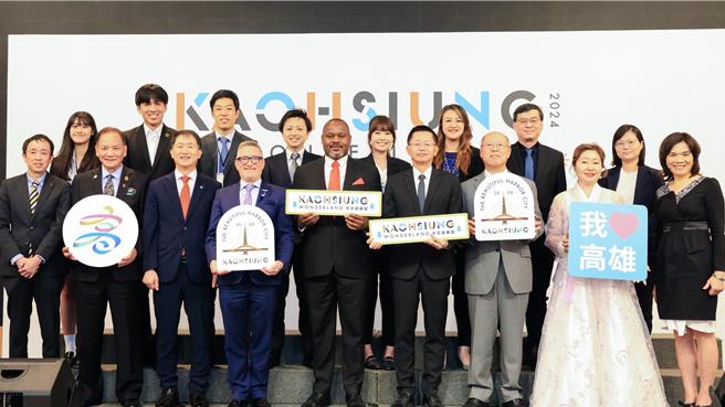 今年高雄灯会黄色小鸭展出期间，观光局陆续与日本熊本县市、佐渡市、韩国釜山市、非洲史瓦帝尼等姐妹市洽谈合作。（高市府观光局提供／洪浩轩高雄传真）