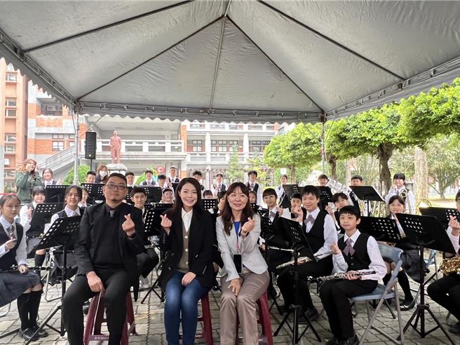 新竹市政府办理培英国中与新竹高中校园周边人行环境改善计画，11日于培英国中举行开工典礼。（陈育贤摄）