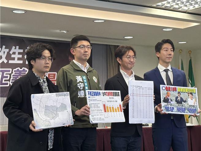 民进党今午举行「卖地卖房放生社宅，台中居住正义一场空」记者会，民进党发言人吴峥偕台中市议员江肇国、黄守达、青年代表杨先骅与会。（黄婉婷摄）
