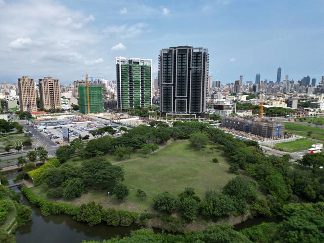 信義房屋分析，高雄市房市交易量今年將愈趨回穩，購屋總價則有提升趨勢。(圖/信義房屋 提供)