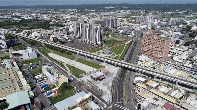 彰化县员林市龙灯公园滞洪池于去年6月、9月两波暴雨期间发挥防洪功效，成为员林市防洪的坚强屏障之一。（彰化县政府提供／孙英哲彰传真）