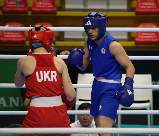 陈念琴面对乌克兰对手。(中华民国拳击协会提供)