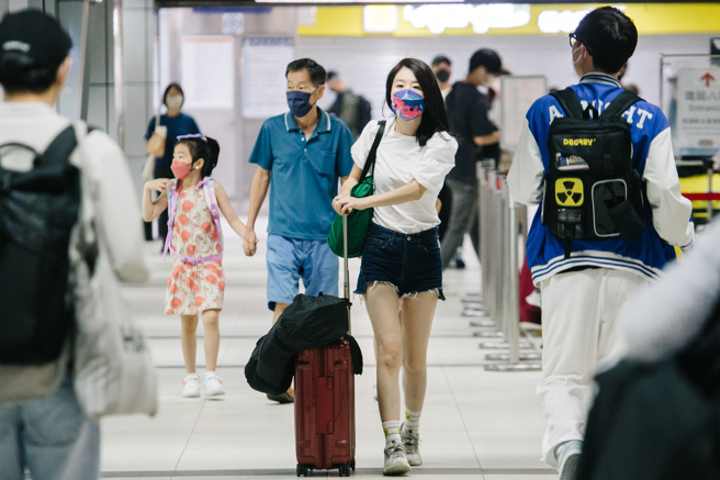 一名网友观察许多北漂友人在台北待几年后，整个人顏值外型都会改变，此现象也引起热议。（示意图／资料照）