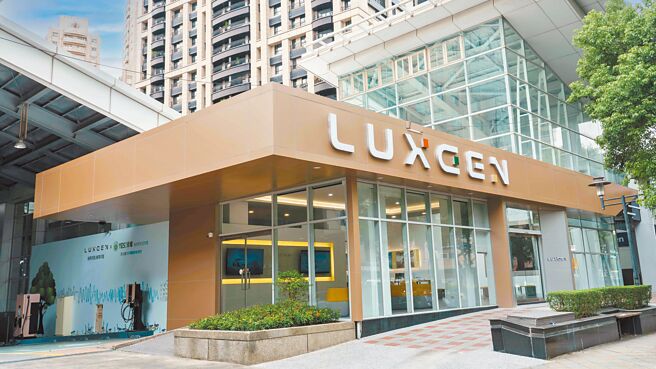 LUXGEN體驗中心以挑高明亮的室內設計格局，呼應品牌「純粹亮點‧無限可能」的核心精神。（納智捷提供）