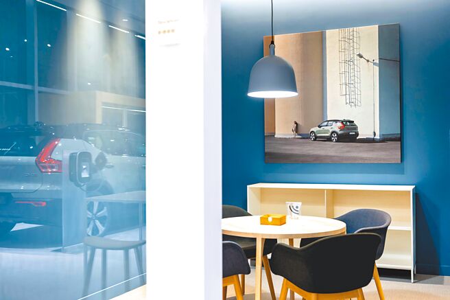 等待愛車保修，感受居家氛圍。（國際富豪提供）