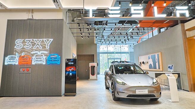 Tesla新北新店體驗店為品牌在台第10個展示與體驗據點，設有專業銷售顧問團隊提供專屬試駕服務。（Tesla提供）