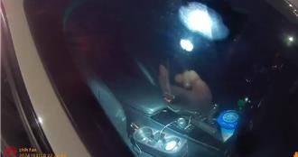 高雄警攔違規車「手電筒一照」看出貓膩！轉頭喝斥：我看到了