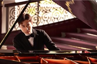 國際大獎鋼琴家林易加入星予 盼跨界合作創造音樂可能性