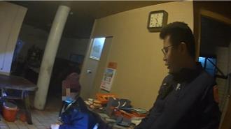 7旬婦呼吸困難電話求助 楊梅警急衝民宅助送醫