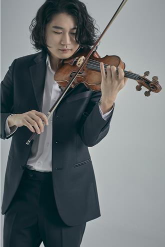 音樂大賽雙金得主 小提琴家梁仁模遇見琉森節慶絃樂團