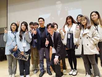 赵少康北大重启座谈 学子争相索取1伴手礼：拜贺珑所赐