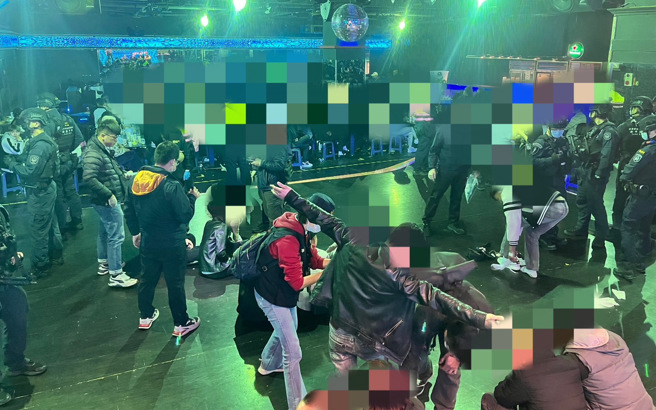 台中市警方破獲夜店毒趴。（翻攝畫面）