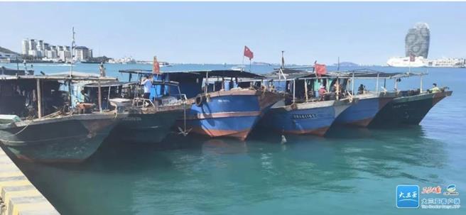 6艘涉嫌使用禁用網具進行捕撈的漁船被依法查扣。（三亞日報）