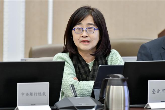 台北市副市长林奕华（图）表示，去年12月下旬她曾代台北市长蒋万安前往行政院会，争取劳检员执行风险工作费加薪，终于于上周五核定，4月1日起第一类劳检员每月5000元加给，第二类劳检员每月3000元加给。（摘自林奕华脸书／丁上程台北传真）