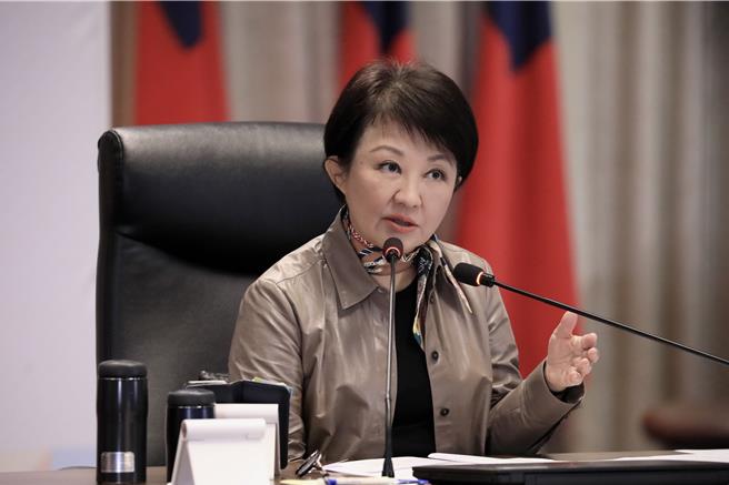 台中市长卢秀燕宣布，为照顾年长者居住正义，将协助行动不便长辈入住社会住宅。（林欣仪摄）