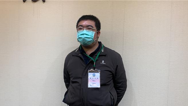 张凯翔受访表示，他认为代理教师叙薪没有全国统一标准。（赖佩璇摄）