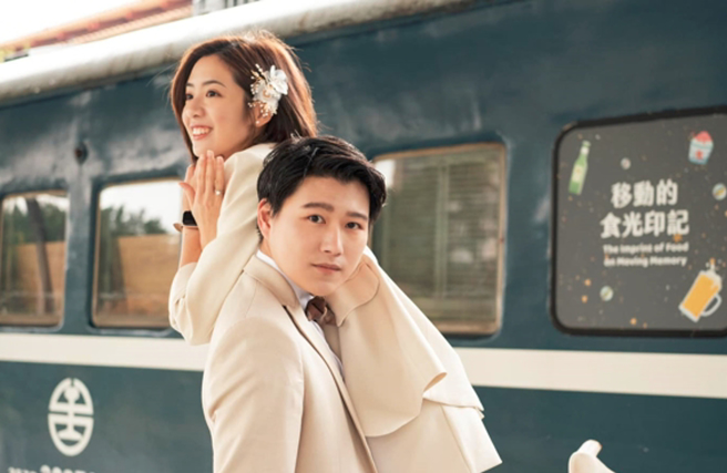 黄瀞莹（左）与昨在脸书公布与记者男友（右）登记结婚喜讯。（图／取自黄瀞莹脸书）