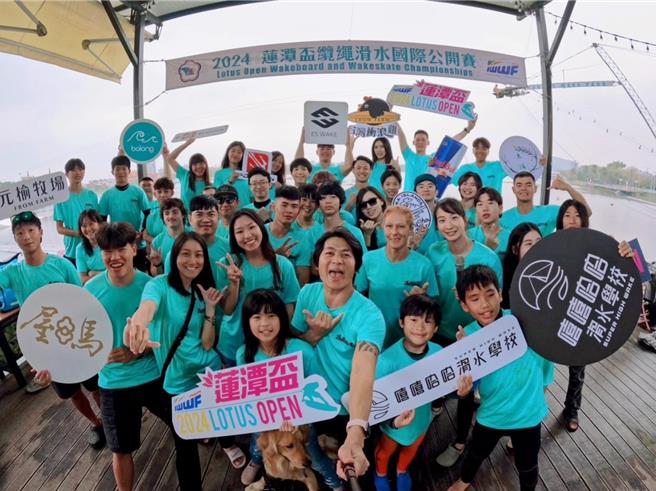 「2024蓮潭盃纜繩滑水國際公開賽」於3月8日至10日在高雄蓮潭滑水主題樂園正式開賽，吸引來自美國、德國、新加坡、奧地利、荷蘭、波蘭、香港、台灣等國近60位優秀滑水好手前來參與這場水上運動的年度盛事。（高市府觀光局提供／洪浩軒高雄傳真）