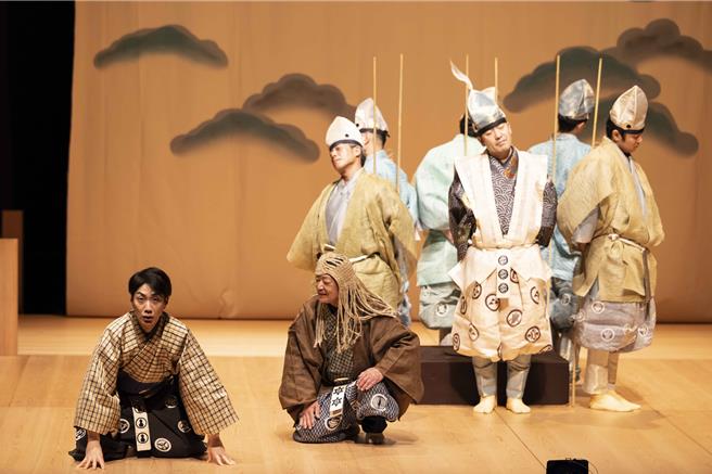 野村万斋表示，狂言的演员不只有饰演人类角色，还会演出动物，剧中诠释香鱼的演员，令观眾捧腹大笑。（政川慎治摄，卫武营国家艺术文化中心提供／李欣恬台北传真）