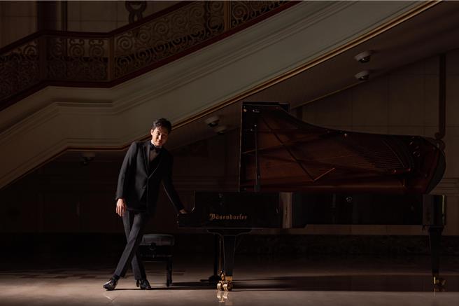 国际级钢琴家、2014年鲁宾斯坦国际钢琴大赛银奖得主林易近期正式加入星予经纪，多了「星」味，同时还有扎实的古典乐演奏技艺，期盼未来有更多音乐可能性。（星予经纪提供／李欣恬台北传真）