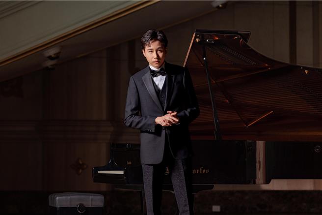 国际级钢琴家、2014年鲁宾斯坦国际钢琴大赛银奖得主林易近期正式加入星予经纪，多了「星」味，同时还有扎实的古典乐演奏技艺，期盼未来有更多音乐可能性。（星予经纪提供／李欣恬台北传真）