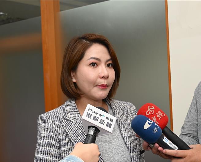 工业用染剂苏丹红造成食安问题，令民眾人心惶惶。国民党不分区立委陈菁徽12日说，她上周在立法院质询时就已经问食药署长吴秀梅，对于此事件造成全民惊恐，难道不用道歉？（林瑞益摄）