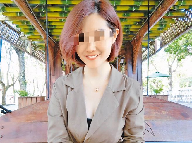 前女警「賓利姐」邱薏瑄詐領加班費，值勤時開巡邏車載男友，被依2個詐欺罪判刑5月，得易科罰金15萬元，再依公務員詐欺罪判刑3月。（翻攝畫面）