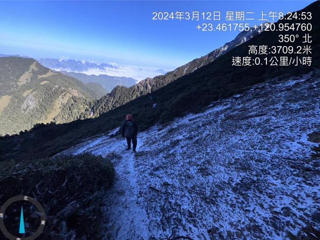 张忠益、王明丽失联多日，搜救期间玉山群峰冻得像冰库，搜救人员持续以圆峰山屋为轴心往外搜寻。（玉山国家公园提供／杨静茹南投传真）