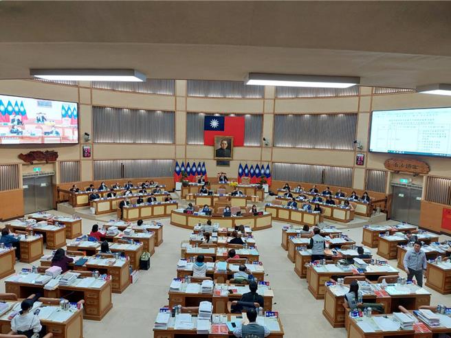 新北市議會國民黨黨團今（12）日表示，收出養相關規範有漏洞，要求新北市政府把中央破洞補起來，在修法完成之前，主動增加安置兒童的訪視頻率。（陳慰慈攝）