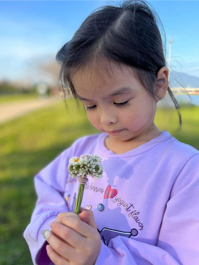 刘姓保母涉嫌虐待男童致死，因保母是卫福部发派儿福联盟转介。桃园市议员凌涛发起「AntiChildAbuse」，要求卫生福利部部长薛瑞元应立即下台。（摘自凌涛脸书）