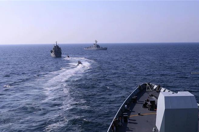圖為去年3月「安全紐帶-2023」聯合軍演時，參演艦艇進行演練畫面。（圖／取自大陸「國防部發布」公眾號）