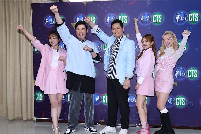 張文綺（左起）、曾國城，徐乃麟、徐凱希、巫苡萱今開棚錄製《天才衝衝衝》。（羅永銘攝）