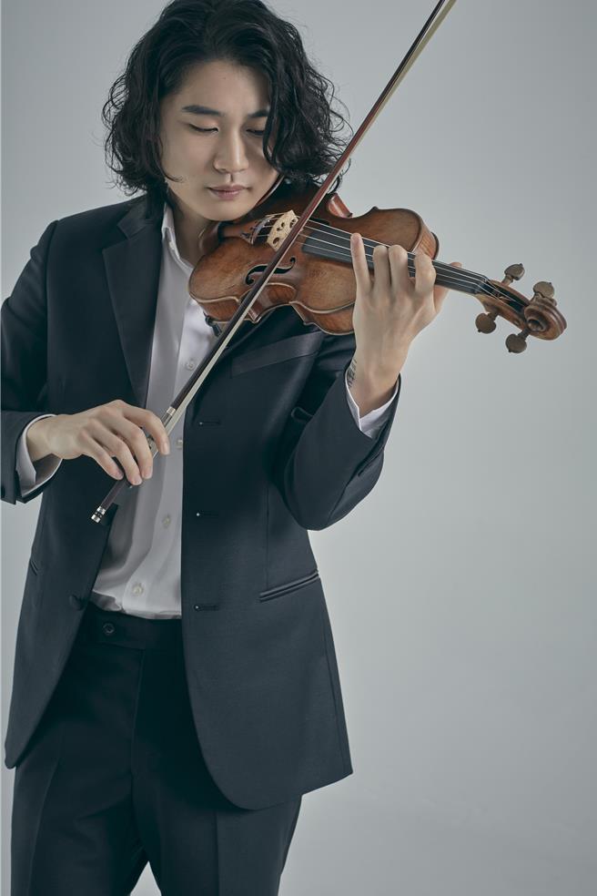 帕格尼尼大賽、西貝流士大賽雙金得主的韓國小提琴家梁仁模（Inmo Yang），本週將與歷史悠久的瑞士國寶級樂團「琉森節慶絃樂團」在台演出。（(c)Sangwook Lee，巴哈靈感提供／李欣恬台北傳真）
