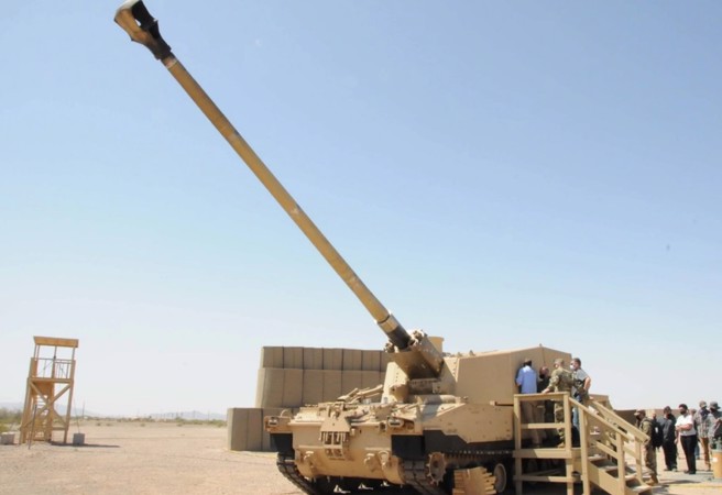 美国陆军将M109自走炮底盘，装上9公尺的长炮管，以增长火炮射程，但该计画失败了。(图/美国陆军)