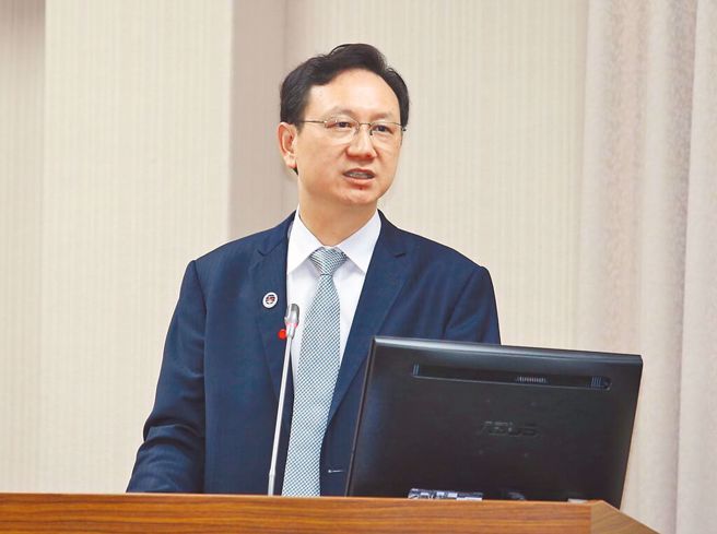 国父逝世纪念日，新加坡各界赴晚晴园献花致敬。图为童振源。（本报资料照片）