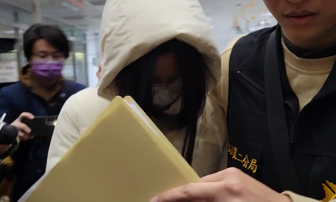 涉入虐童案的女社工，台大社工系毕业，涉过失致死罪30万交保。（图／翻摄自影片）