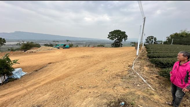 竹山鎮民指控殯葬業者整地擬設置寵物殯葬園區，還有寵物火化場，不僅是嫌惡設施，還會影響茶葉銷售。（民眾提供／楊靜茹南投傳真）