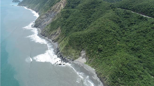 宜兰县「苏澳溪分洪道工程」为全国第二座分洪道设施，中央全额补助54亿元，採分洪隧道排至内埤海岸，以改善苏澳地区淹水，并解决苏澳港淤积问题。（水利署第一河川分署提供／吴佩蓉宜兰传真）