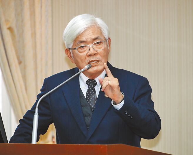 中选会主委李进勇（图）11日在立法院内政委员会表示，不在籍投票修法不是仅限于公投，而是从公投开始，不能因为选制一下子改变，进而衝击选务。（刘宗龙摄）
