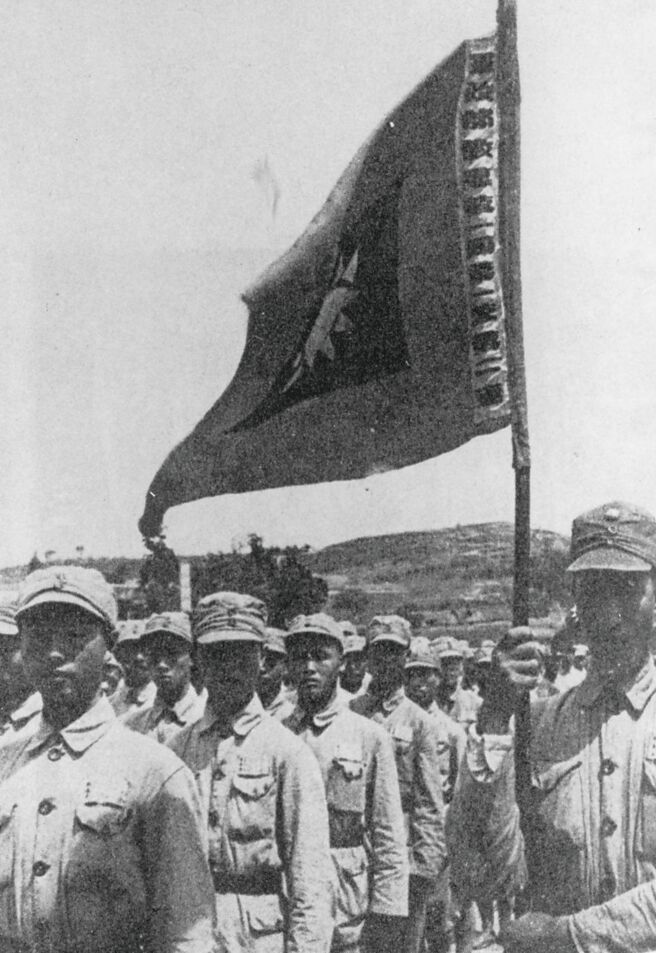 國府參謀本部推動軍事思想的實踐，獲得實效，但面對更現代化的日本不免產生一些問題。圖為對日抗戰的國民革命軍。（本報資料照片）