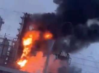 距烏克蘭820公里的俄羅斯煉油廠遭無人機襲擊 受損嚴重