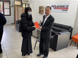 八堵分駐所受傷女警重返崗位 黃明昭慰問